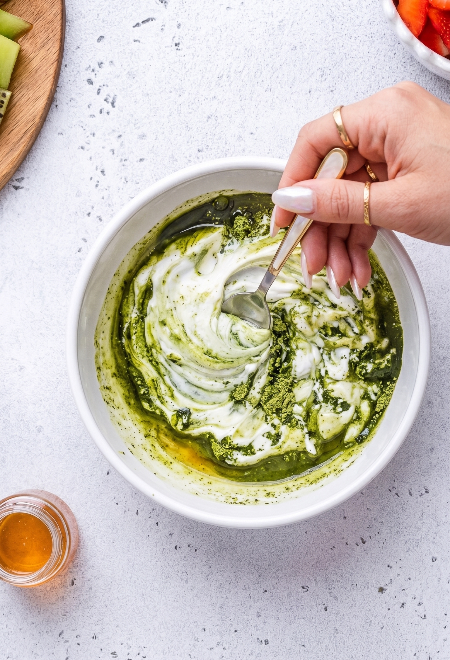 Matcha grado culinario mezclado en un bowl para cocinar